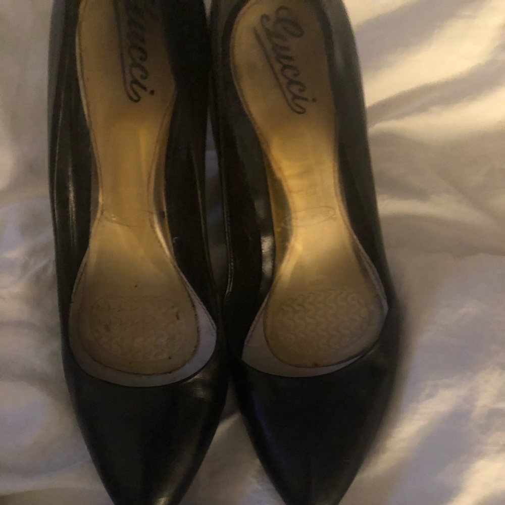 Gucci 9 1/2 shoes 2 1/2”-3” heals authentic